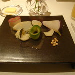 ラール・エ・ラ・マニエール - カブラと４種類の大根　○○茸とユリネ　砂糖を纏(まと)ったナッツ。