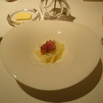 ラール・エ・ラ・マニエール - 大根のパスタ　アンキモとラディッシュ添え。