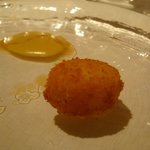 ラール・エ・ラ・マニエール - ホロホロ鳥のロースト　ムネ肉とモモ肉　トウモロコシのピューレ。