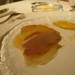 ラール・エ・ラ・マニエール - ホロホロ鳥のロースト　ムネ肉とモモ肉　トウモロコシのピューレ。
