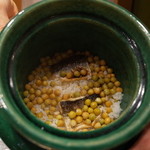 銀座おかもと - 太刀魚とひよこ豆？の土鍋炊き込みご飯 2014.6.1x