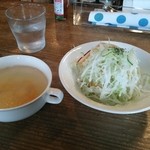 Dainingu Kafe Kibunya - サラダ、スープ。