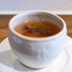 中華ダイニング 一途一心 - 2025.1 薬膳スープ（干し海鼠、冬虫夏草、青鮫フカヒレ、棗、骨付き豚スペアリブ、金華ハムの上湯スープ）