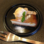 Iwazushi - チーズケーキと黄粉のアイス