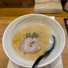 牛もつラーメン 白黒