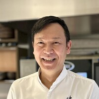 中土 - オーナーの中土征爾シェフは、辻調理師専門学校を卒業後、和食やイタリアン、フレンチを経験した後、フランスの一つ星レストランで修業、2020年に「中土」をオープン