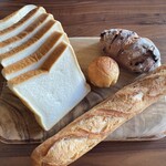 ミル デリス - 料理写真:ミエル、ノワレザン、バゲット、ブリオッシュ