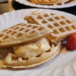 茶房こもん - カスタードクリームワッフル