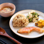 カフェプラス - 2月限定 鮭のコンフィ＆玄米雑穀ごはんプレート