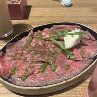 恵比寿ビストロ 猫も杓子も - 和牛イチボのカルパッチョ