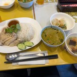サバイサバイ タイ屋台 - カオマンガイ、小グリーンカレー
