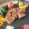 鉄板焼なにわ - ④黒毛和牛ロース(北海道産)《80g》【レア】
牛肉をほぼ卒業した私にはやっぱり重めな牛の脂、脂質が飽和脂肪酸がメインなのでしょう
少し筋のある部分もあり、その辺りも気になりました