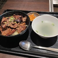 焼肉家 KAZU 神楽坂 - サガリ丼（肉増し1.5倍）1,390円