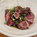 魚熊鮮魚店と立ち飲みぼてふり - まぐろホホ肉焼き