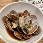 魚熊鮮魚店と立ち飲みぼてふり - あさりニンニク小鉢