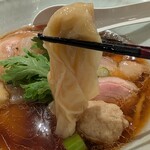 饗 くろ喜 - シルキーなワンタン