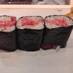 すしやのたい悟 - エシャトロ巻き２本を４人でシェア