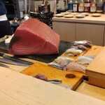 すしやのたい悟 - 三厩の本鮪をおろします。