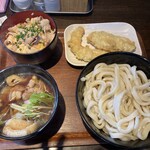 柿屋 うどん - ネギ南蛮黒（大）¥800  ピリ辛豚丼¥300  さつまいもかぼちゃ天ぷら¥150