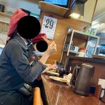 はらへー太 - 昼ご飯中の御二方、ぺちゃくちゃも美味しそう