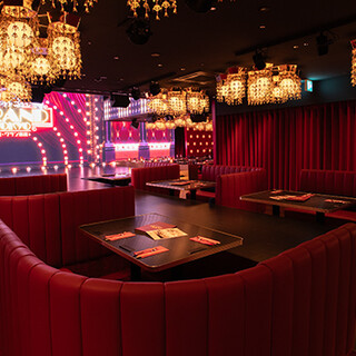 華やかな雰囲気の大人の社交場。接待や会食、記念日にもぜひ