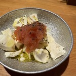 炭火焼鳥と水炊き 五郎一 - クリームチーズの昆布〆明太子のせ