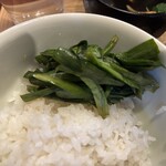 もつ煮 もぐら - ニラの辛醤油漬け？