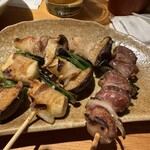 炭火焼鳥と水炊き 五郎一 - エリンギの豚バラ巻串&砂肝