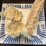 手打うどん すみた - 揚げたての天ぷら達。かしわが美味しすぎました…泣