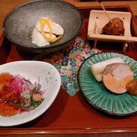 ダイナミックキッチン＆バー 響  新宿サザンタワー店 - 前菜４種