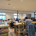 粉家 - 満員の店内