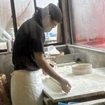 粉家 - うどん打ち