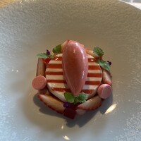 アルマーニ リストランテ - イチゴのジェラートとルビーチョコ