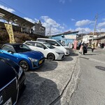 うまうま - 食べ終わる頃には駐車場待ちも発生していた