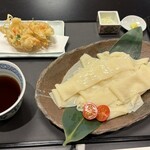 葛葉茶寮 - 懐石ひもかわうどん･かき揚げ（桜えび）！