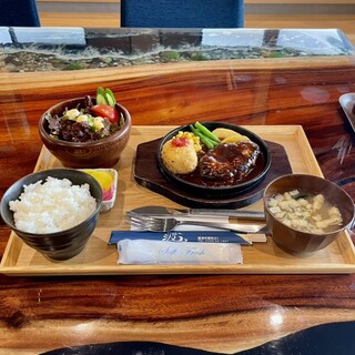 波" - 料理写真:ハンバーグ＆クリームコロッケ定食