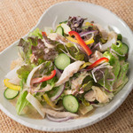 NIJYU-MARU - 蒸し鶏と彩り野菜のグリーンサラダ胡麻ドレッシングで