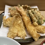 いもや - 天ぷら　定番だけでも満足だがやっぱり1品追加したい