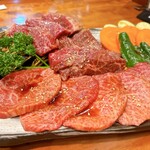 炭火焼肉 四谷山星 - 