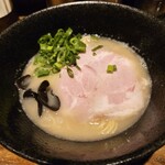 ヌードル ファクトリー ライフ - 豚骨ラーメン