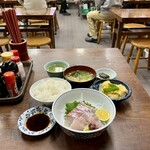 金時食堂 - 刺身、高野豆腐、ごはん小、みそ汁