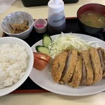 よしやす食堂 - 極厚とんかつ定食　980円