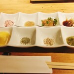 ニクアザブ - お肉に合わせた塩やタレ等。これだけでテンション上がります