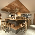 ITSUKU - カウンター席・この他に４名のテーブル席が２つ