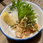 鳥一 - とりわさ　新鮮な鶏肉がぶつ切りで美味しい