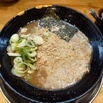 とんこつらぁ麺 松もと - 豚骨ラーメン（硬め、こってり、ネギ多め）