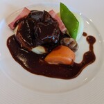 ホテル アゴーラ リージェンシー 大阪堺 - 牛頬肉の赤ワインブレゼ  トリュフ風味のポテトビュレ  マスタードソース