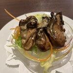 麹町ビストロ 階段の途中 - 牡蠣の燻製