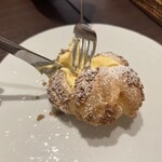 麹町ビストロ 階段の途中 - ついに念願の麹町シュークリームを実食！サクッとしたシューからの、爽やかに食べられてしまうカスタードクリーム！