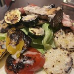 麹町ビストロ 階段の途中 - 季節野菜　炭火焼きサラダ　長芋が良いのよー。